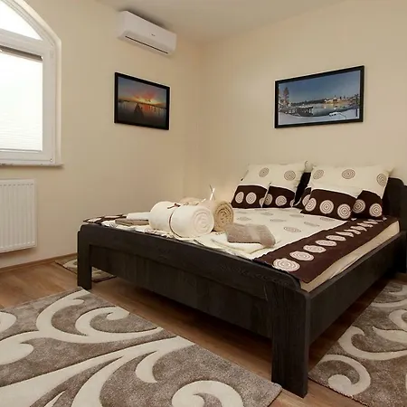 Apartment Brill Apartmanhaz Hévíz